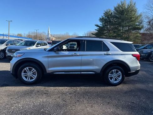 Certified 2022 Ford Explorer XLT w/ Equipment Group 202A AWD/4WD image 2