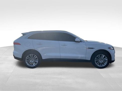 Used 2017 Jaguar F-PACE Prestige image 6