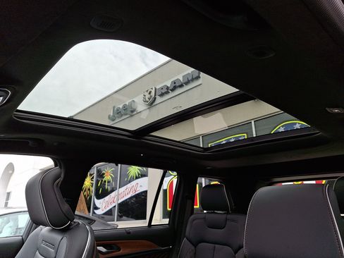 New 2026 Jeep Grand Cherokee Summit AWD/4WD image 11