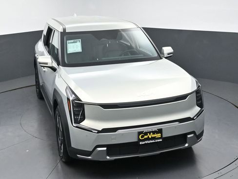 Used 2024 Kia EV9 Light RWD image 45