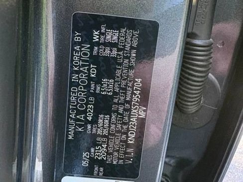 Used 2025 Kia Soul LX w/ LX Technology Package FWD image 14