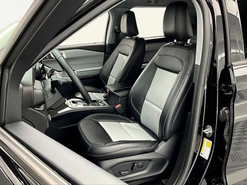 Used 2023 Ford Explorer XLT w/ Equipment Group 202A image 25