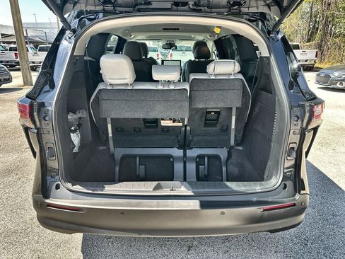 Used 2025 Toyota Sienna XLE image 27