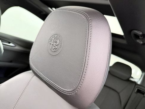 Used 2022 Alfa Romeo Stelvio Ti AWD/4WD image 36
