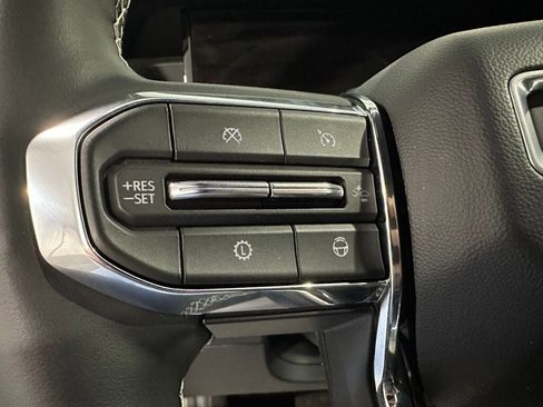 Used 2025 GMC Acadia Denali w/ Super Cruise Package image 17