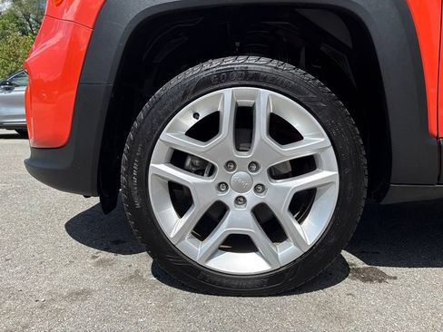 Used 2021 Jeep Renegade Latitude AWD/4WD image 12
