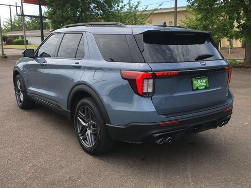 Used 2025 Ford Explorer ST AWD/4WD image 4