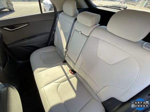 Used 2024 Kia Niro EX FWD image 17