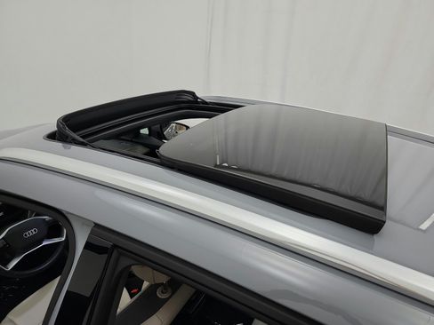 Used 2023 Audi Q4 e-tron Premium Plus w/ Premium Plus RWD image 11