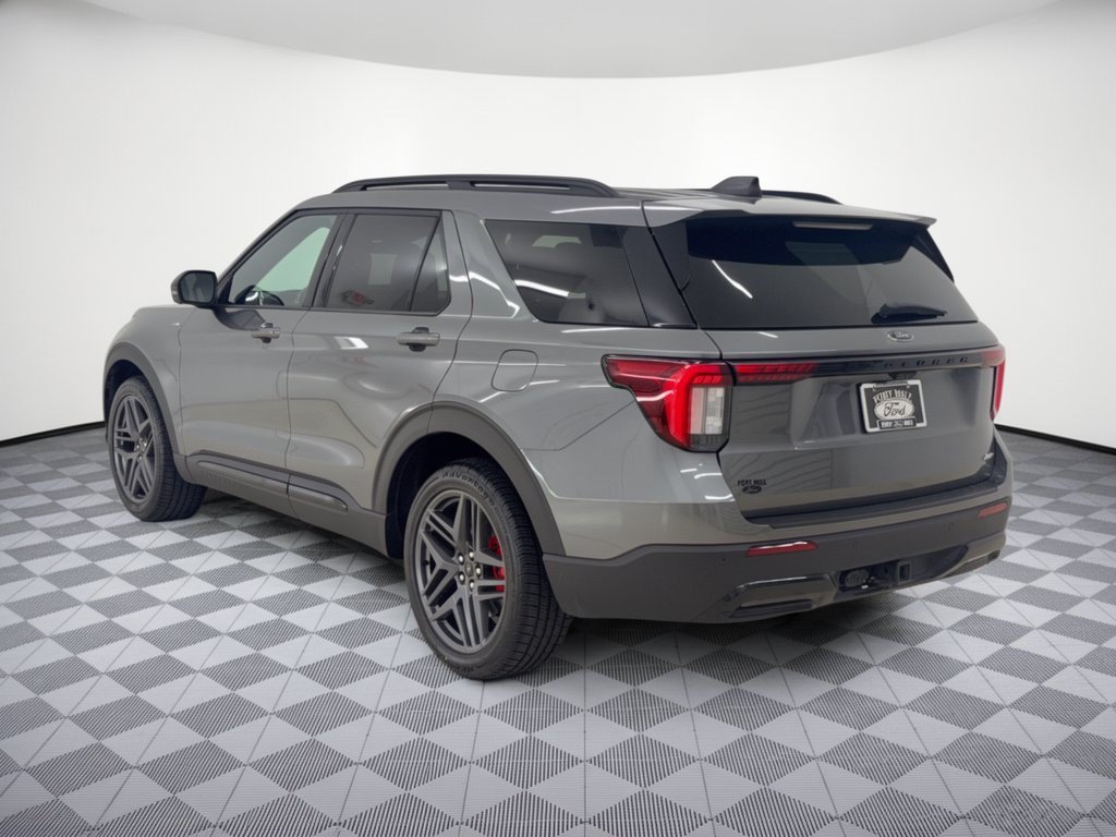 Used 2025 Ford Explorer ST-Line w/ ST-Line Street Pack AWD/4WD image 3