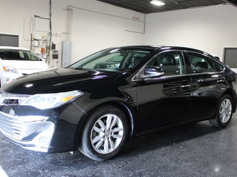 Used 2013 Toyota Avalon XLE FWD image 6