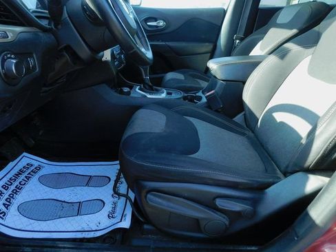 Used 2016 Jeep Cherokee Altitude w/ Cold Weather Group image 23