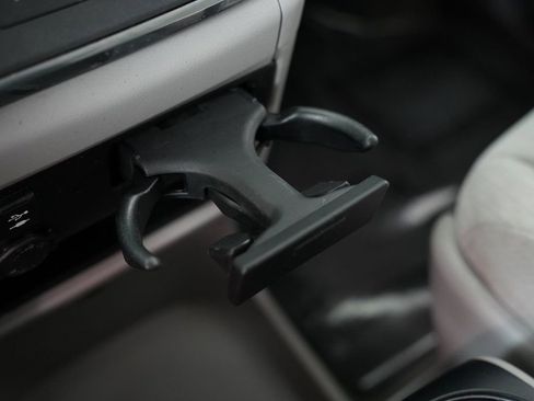 Used 2018 Toyota Sienna LE w/ Carpet Mat Package image 26