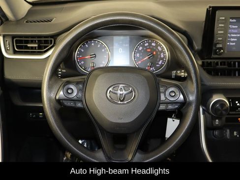 Used 2019 Toyota RAV4 LE FWD image 7