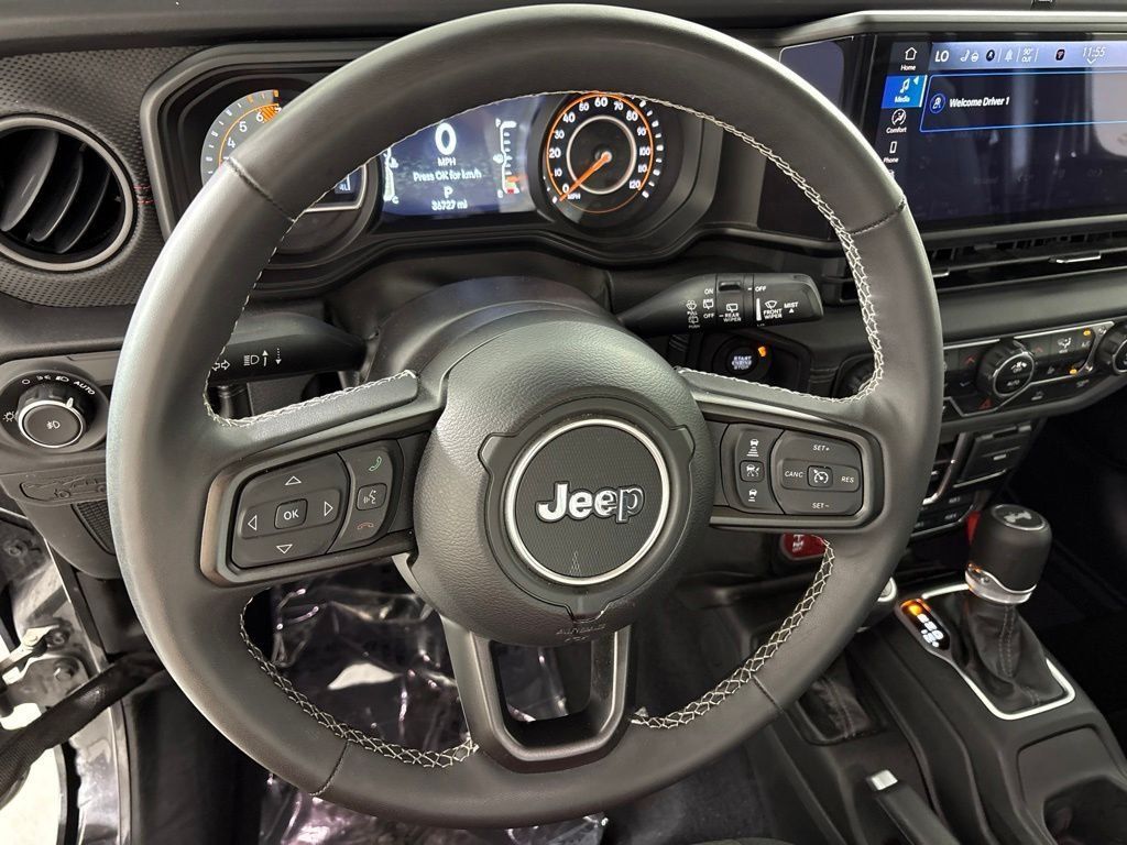 Used 2025 Jeep Wrangler Unlimited Rubicon w/ Convenience Group AWD/4WD image 28