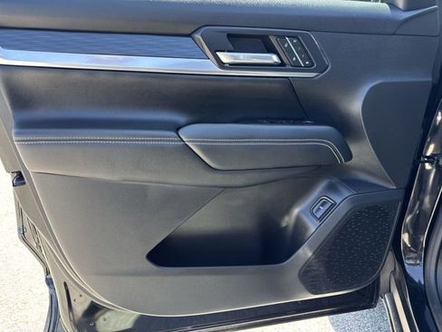 Used 2025 GMC Terrain Elevation w/ Elevation Premium Package FWD image 23