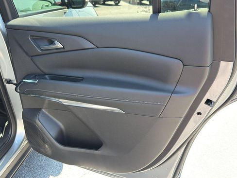 Used 2025 Chevrolet Traverse LT FWD image 16