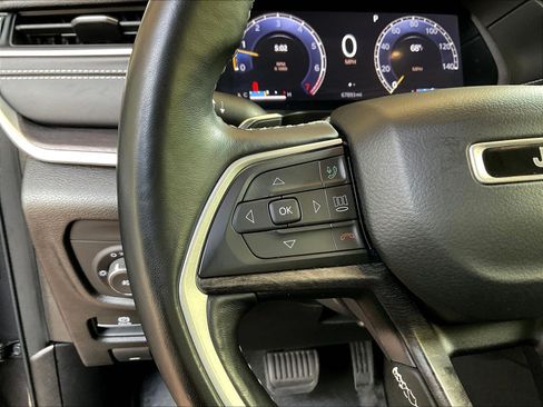 Used 2021 Jeep Grand Cherokee L Limited AWD/4WD image 11