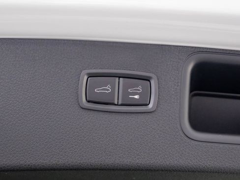 Certified 2026 Porsche Macan AWD/4WD image 34