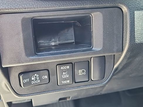 Used 2019 Toyota Tacoma TRD Sport w/ TRD Premium Sport Package AWD/4WD image 15