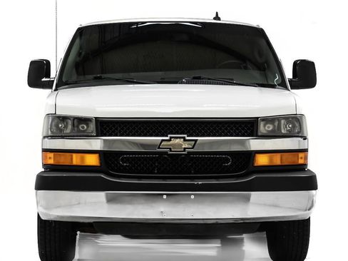 Used 2016 Chevrolet Express 3500 LT w/ LT Preferred Equipment Group image 7