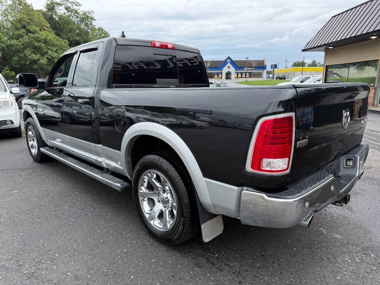 Used 2017 RAM 1500 Laramie w/ Convenience Group AWD/4WD image 7