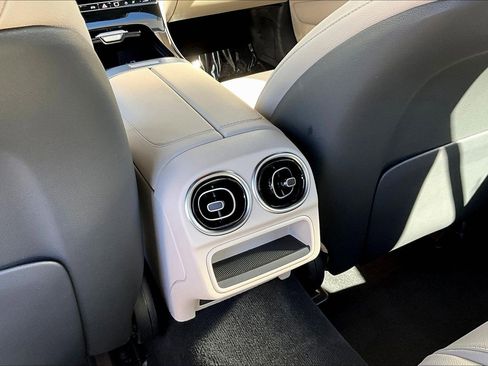 Used 2024 Mercedes-Benz C 300 Sedan image 33