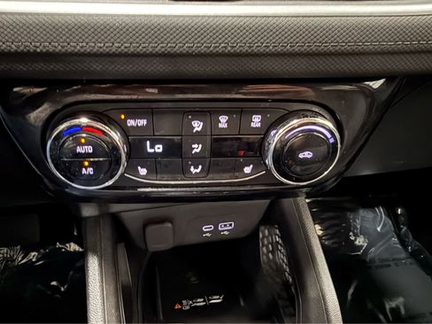 Used 2024 Chevrolet TrailBlazer LT w/ Convenience Package AWD/4WD image 16