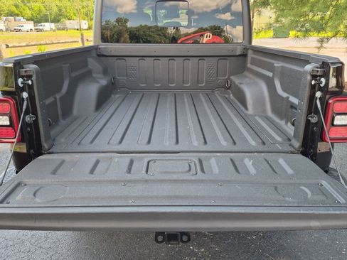 Used 2024 Jeep Gladiator Sport AWD/4WD image 31