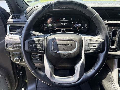Used 2024 GMC Yukon Denali w/ Advanced Technology Package AWD/4WD image 21