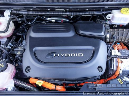 Used 2022 Chrysler Pacifica Limited w/ Uconnect Theater Family Group image 33