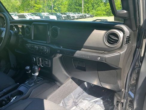 Used 2023 Jeep Wrangler Unlimited w/ Sun & Screen Package AWD/4WD image 13