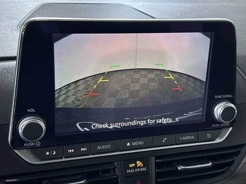 Used 2025 Nissan Altima 2.5 SV FWD image 15