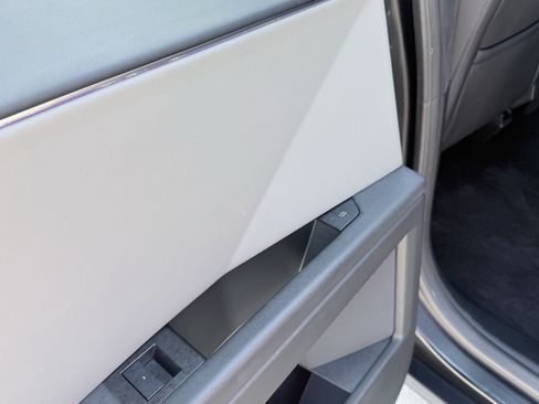 Used 2025 Tesla Cybertruck AWD Crew Cab image 34