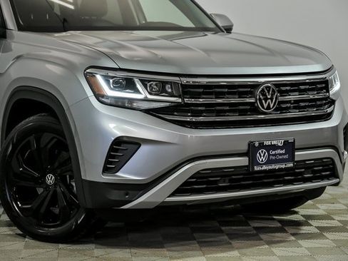 Certified 2023 Volkswagen Atlas SE w/ Panoramic Sunroof Package image 2