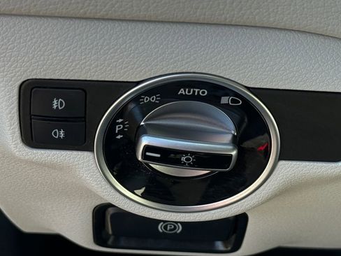 Used 2020 Mercedes-Benz GLA 250 4MATIC w/ Premium Package image 22