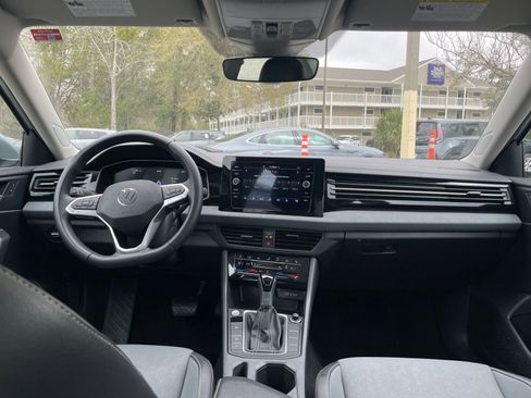 Used 2025 Volkswagen Jetta SE image 34