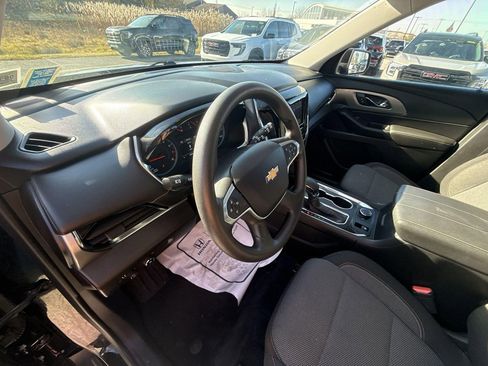 Used 2021 Chevrolet Traverse LS image 16