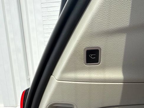 Used 2018 Chrysler Pacifica Touring-L Plus FWD image 11