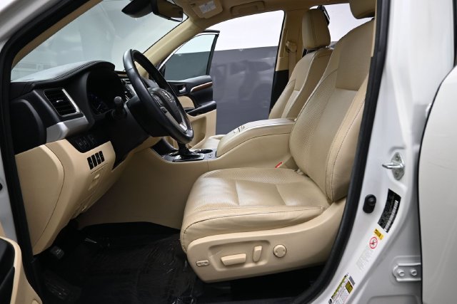 Used 2018 Toyota Highlander Limited AWD/4WD image 16