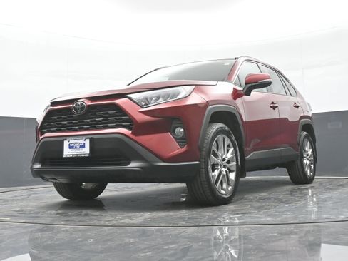 Used 2021 Toyota RAV4 XLE Premium image 43