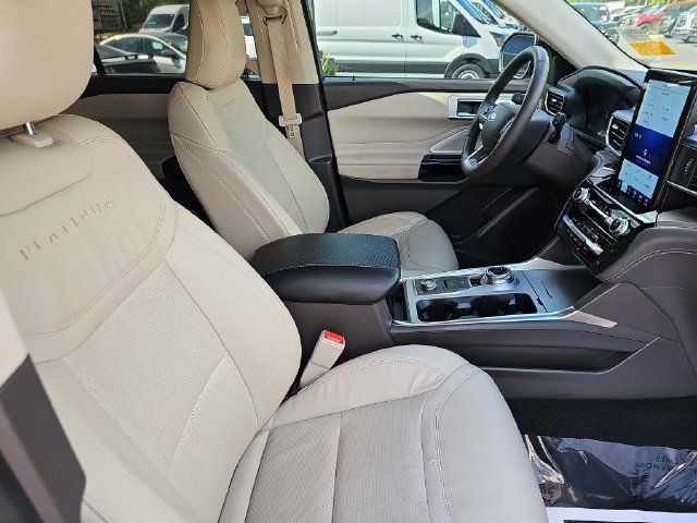 Used 2024 Ford Explorer Platinum w/ Technology Package AWD/4WD image 10