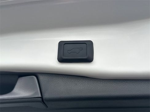 New 2025 Toyota RAV4 XLE image 7