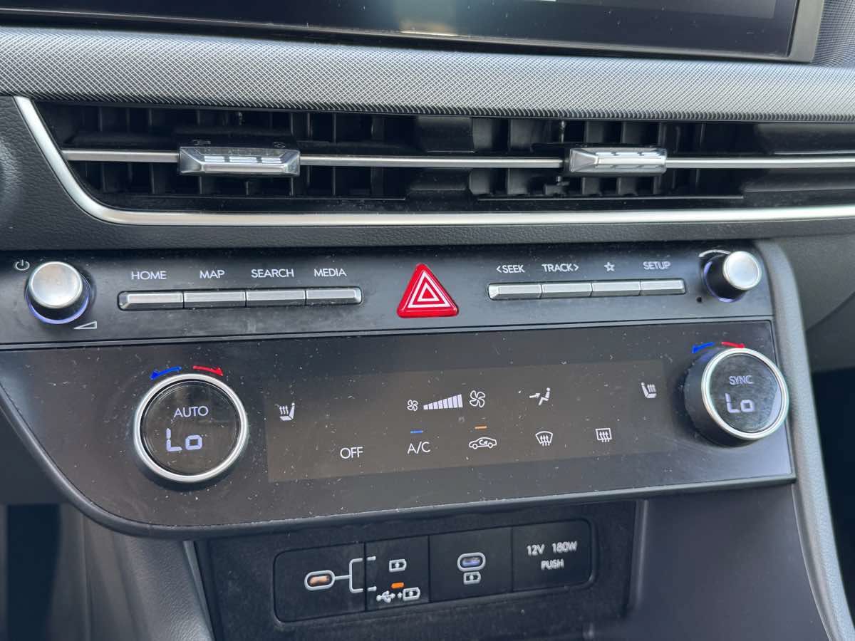 Used 2025 Hyundai Sonata SEL FWD image 32