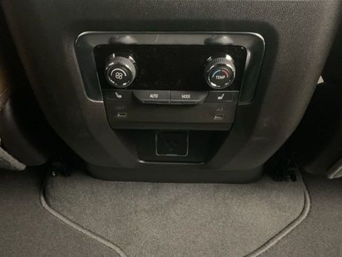 Certified 2026 Chevrolet Suburban High Country image 33