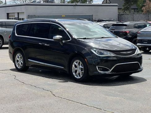 Used 2019 Chrysler Pacifica Limited FWD image 6