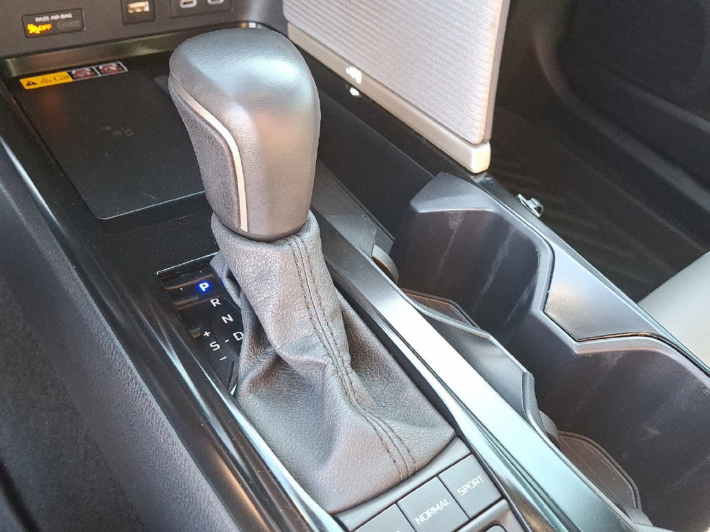 Used 2025 Toyota Camry SE FWD image 15