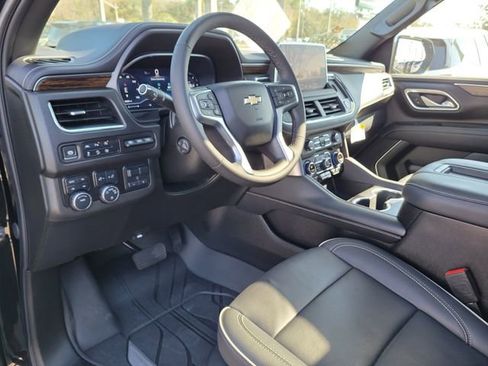 Used 2024 Chevrolet Suburban Premier w/ Premium Package image 23