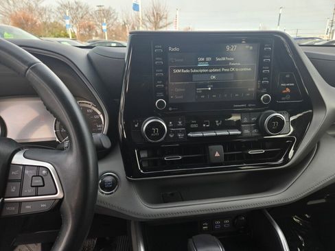 Used 2022 Toyota Highlander XLE image 14