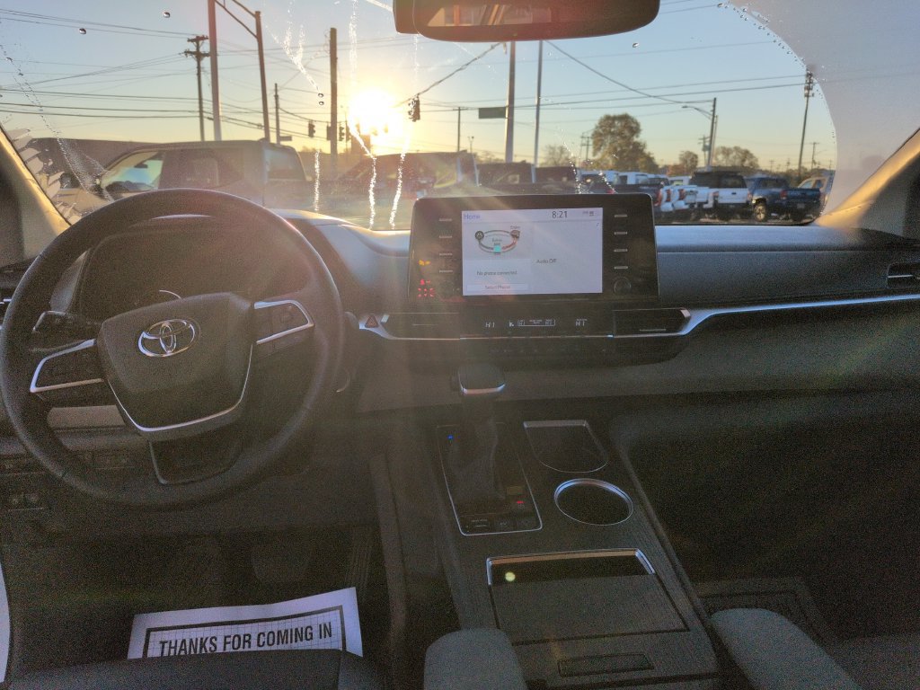 Certified 2023 Toyota Sienna XLE FWD image 12